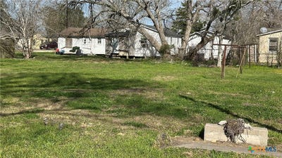 /international/us/2606-hackberry-street-victoria-tx-110098058308/