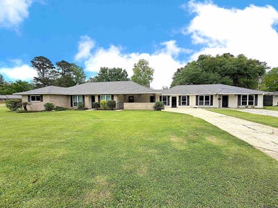 /international/us/940-robbie-st-denham-springs-la-110107610147/