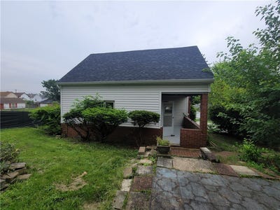 /international/us/424-desota-st-east-mckeesport-pa-110100803359/