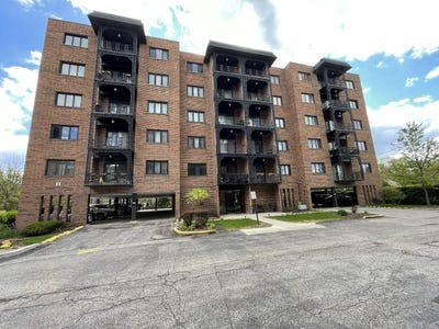 /international/us/9395-landings-lane-des-plaines-il-110107820685/