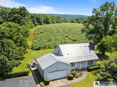 /international/us/5005-w-main-road-pomfret-ny-110100684202/