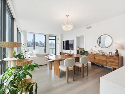 /international/us/9-avenue-at-port-imperial-west-new-york-nj-110108914652/