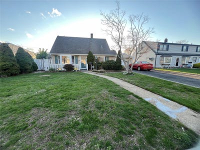 /international/us/70-ridge-lane-levittown-ny-110098899030/?lang=en