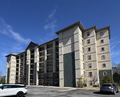 /international/us/124-plaza-drive-pigeon-forge-tn-110106299457/