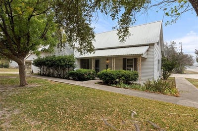 /international/us/201-n-1st-street-cranfills-gap-tx-110095525792/