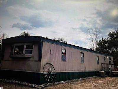 /international/us/4151-fraser-road-glennie-mi-110099305635/
