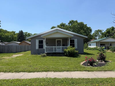 /international/us/521-n-mcclellan-street-sullivan-il-110108442205/