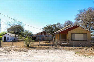 /international/us/305-n-perez-san-diego-tx-110106348411/