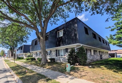 /international/us/205-e-division-street-shawano-wi-110120021005/