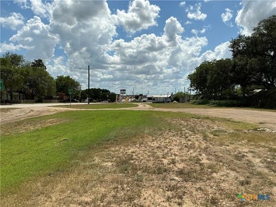 /international/us/606-e-central-avenue-nixon-tx-110100765144/