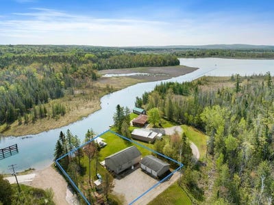 /international/us/8018-lake-street-alanson-mi-110102818828/