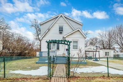 /international/us/180-25th-street-copiague-ny-110106313068/