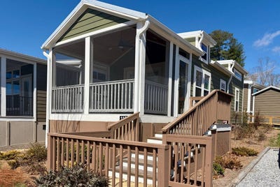 /international/us/119-breezy-meadow-lane-flat-rock-nc-110106695233/