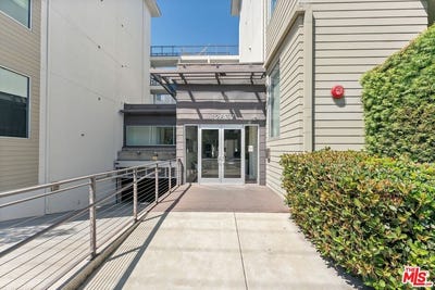 /international/us/12837-moorpark-st-studio-city-ca-110119930944/