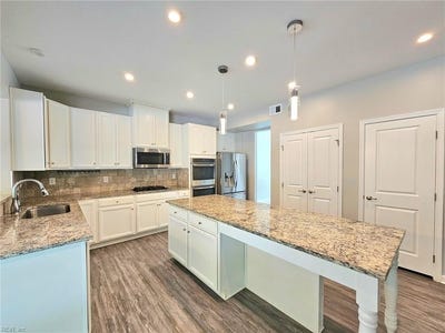 /international/us/2138-tall-pine-drive-chesapeake-va-110101055671/
