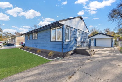 /international/us/19-mohawk-drive-thornton-il-110108488624/