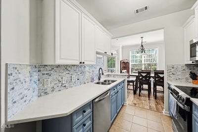 /international/us/8221-allyns-landing-way-raleigh-nc-110107785832/