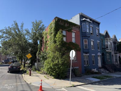 /international/us/161-5-lark-street-albany-ny-110108857860/