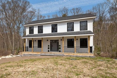 /international/us/130-se-main-st-douglas-ma-110107834020/