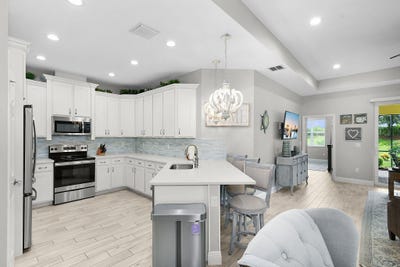 /international/us/12759-sw-lake-fern-circle-port-saint-lucie-fl-110093762305/