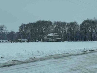 /international/us/1235-county-rd-1400-n-henry-il-110105273597/