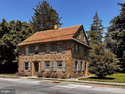 /international/us/27-e-main-street-strasburg-pa-110119743739/