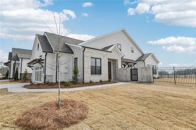 /international/us/653-beechwood-way-hoschton-ga-110120531221/