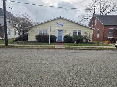 /international/us/644-n-2nd-breese-il-110096330422/