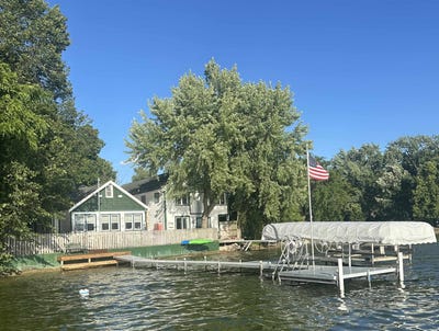 /international/us/123-s-ferry-drive-lake-mills-wi-110109009589/
