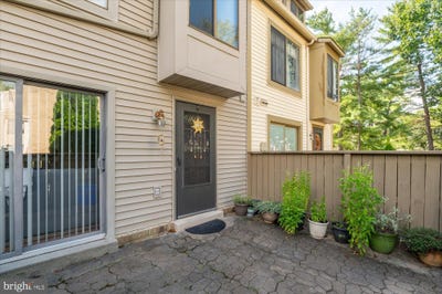 /international/us/9212-chadburn-place-montgomery-village-md-110120589257/