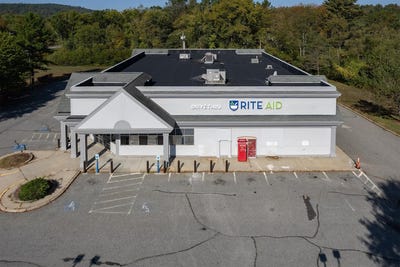 /international/us/10-main-street-winchester-nh-110102882485/
