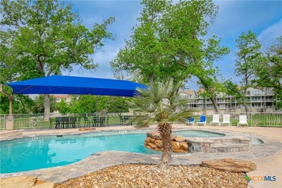/international/us/730-e-mather-street-new-braunfels-tx-110108295147/