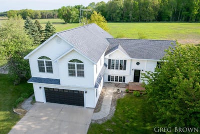 /international/us/9318-jefferson-road-lakeview-mi-110099880872/