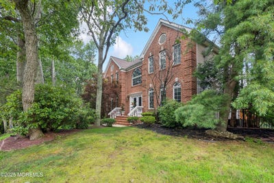 /international/us/5-georgianna-lane-millstone-nj-110100986440/