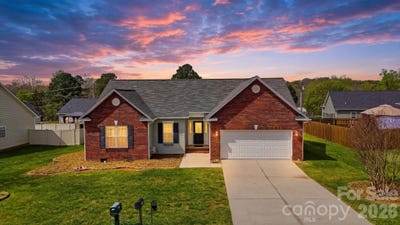 /international/us/1835-terrain-drive-nw-conover-nc-110108269514/