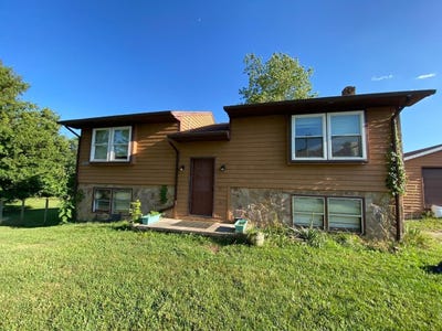 /international/us/1819-bishop-road-blacksburg-va-110108238015/
