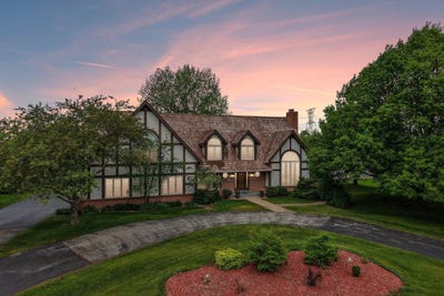 /international/us/2385-buckingham-pl-brookfield-wi-110108341313/