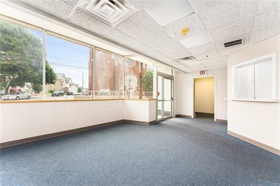/international/us/37-washington-street-west-warwick-ri-110108269221/