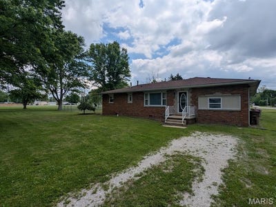 /international/us/704-n-sawyer-street-wilsonville-il-110108413026/