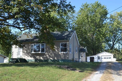 /international/us/119-s-seventh-street-albion-il-110120458607/