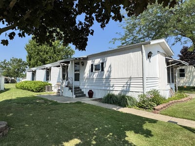 /international/us/413-redmond-drive-blissfield-mi-110100891319/