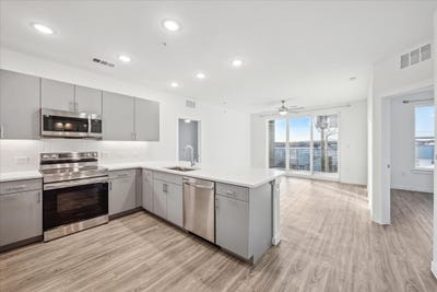 /international/us/4801-springdale-rd-austin-tx-110097241445/