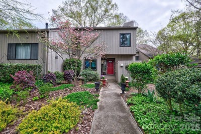 /international/us/134-pine-grove-circle-lake-wylie-sc-110107663398/