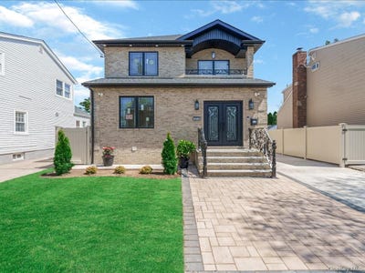 /international/us/918-n-6th-street-north-new-hyde-park-ny-110105032497/