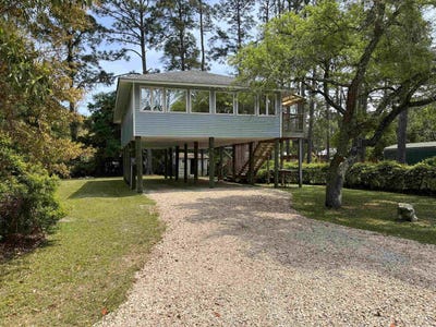 /international/us/63-suwannee-avenue-panacea-fl-110100584259/