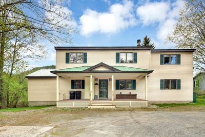/international/us/990-main-street-cavendish-vt-110108573953/
