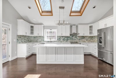 /international/us/7-saddle-ridge-road-new-milford-ct-110107909465/