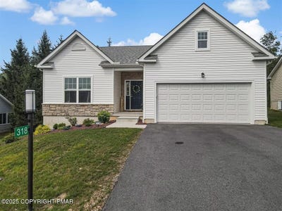 /international/us/318-golden-oaks-drive-white-haven-pa-110101474324/