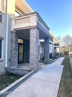 /international/us/1235-forest-hill-road-staten-island-ny-110104912768/