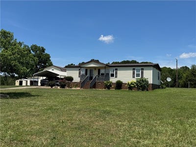 /international/us/3301-jones-chapel-road-honea-path-sc-110097362935/